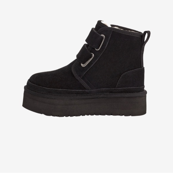 UGG Neumel Platform
Big Kids size 5 - Picture 4 of 7